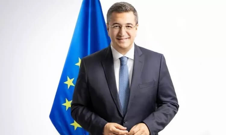 El comisario europeo de Transportes, Apostolos Tzitzikostas