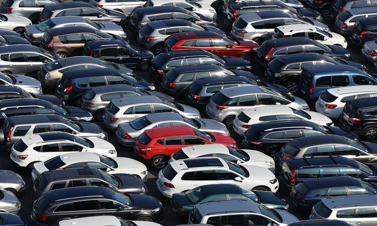 Parking de coches nuevos