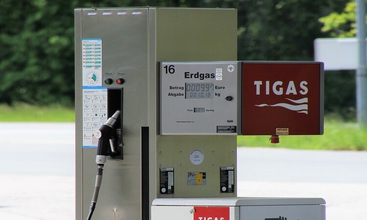 Gas natural licuado en gasolinera