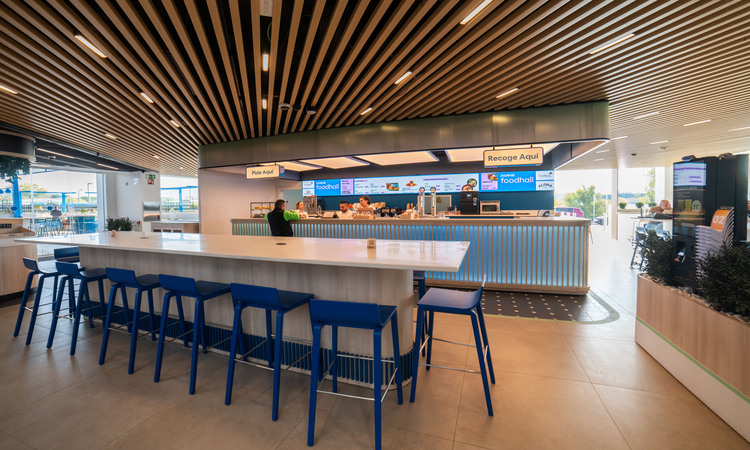 Interior de una estación de servicio