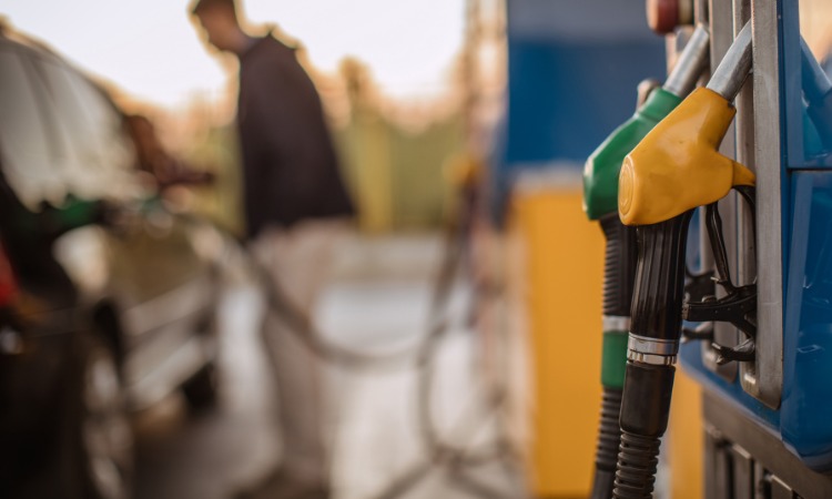 Repostar en gasolinera