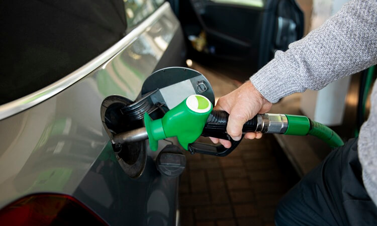 La UE permitirá finalmente seguir vendiendo coches de combustión a partir de 2035