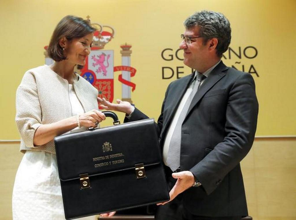 Reyes Maroto recibe su cartera como ministra