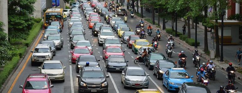 Tráfico de vehículos en la ciudad