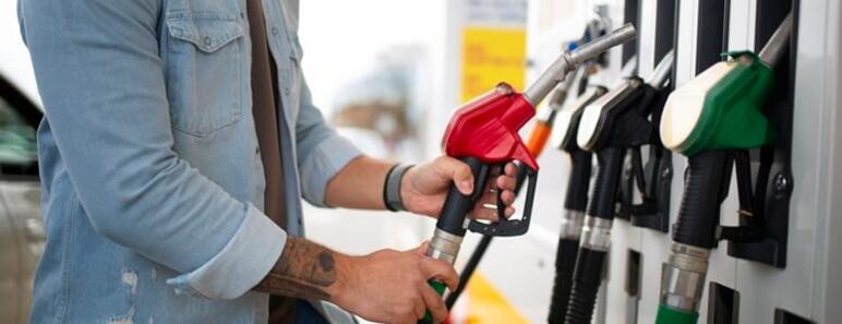 Los coches de combustión seguirán a la venta en 2035, pero con condiciones