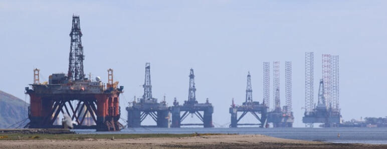 El petróleo supera los 107 dólares, niveles no vistos desde mayo, y el gas alcanza precios de 2022